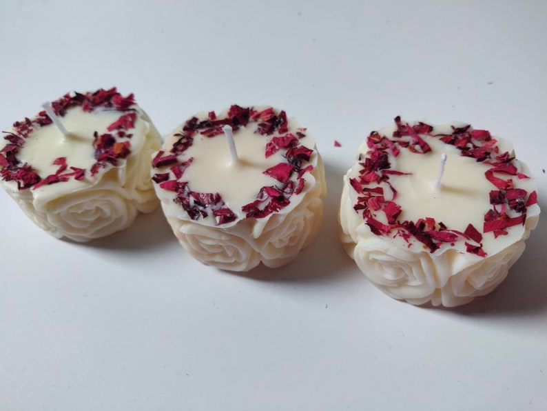 White Rose Scented Round Flowers 4 Candles - Botanical Rose Flowers - Rose Candles - Floral Candle - Rose Petal Candle - Valentine Days Gift Candles